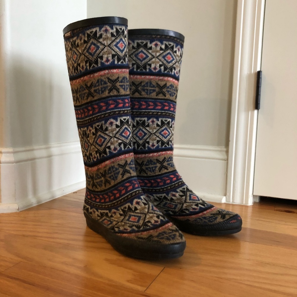 MukLuks rain boots